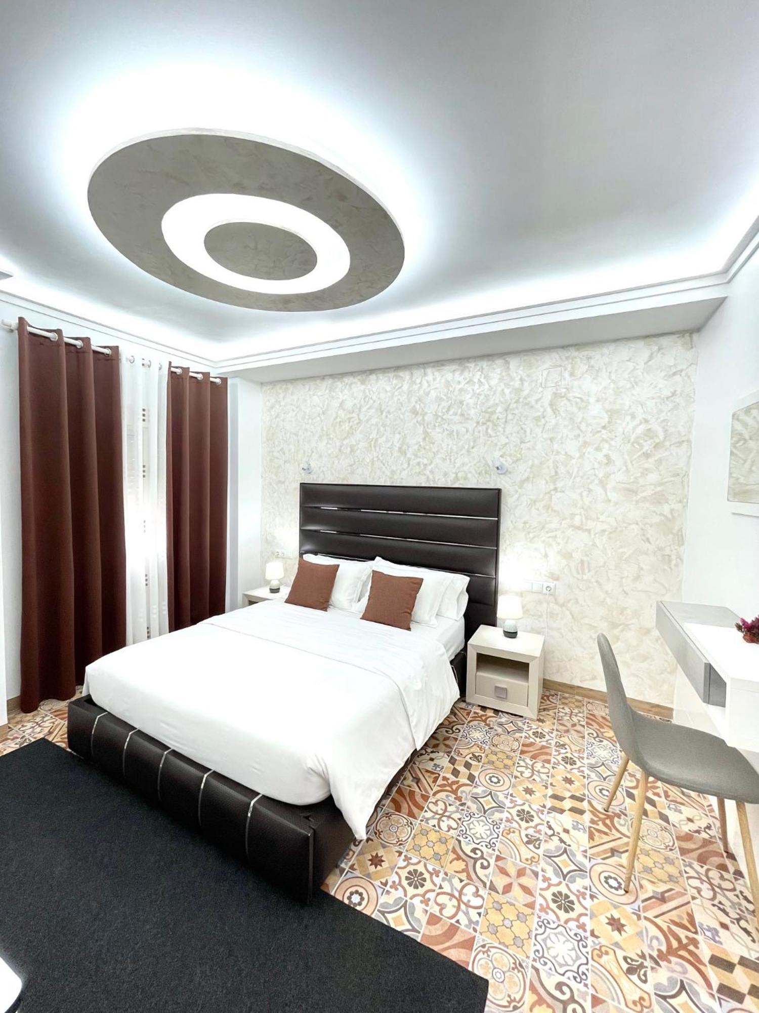Deluxe Family Room,1593900979:JPEG